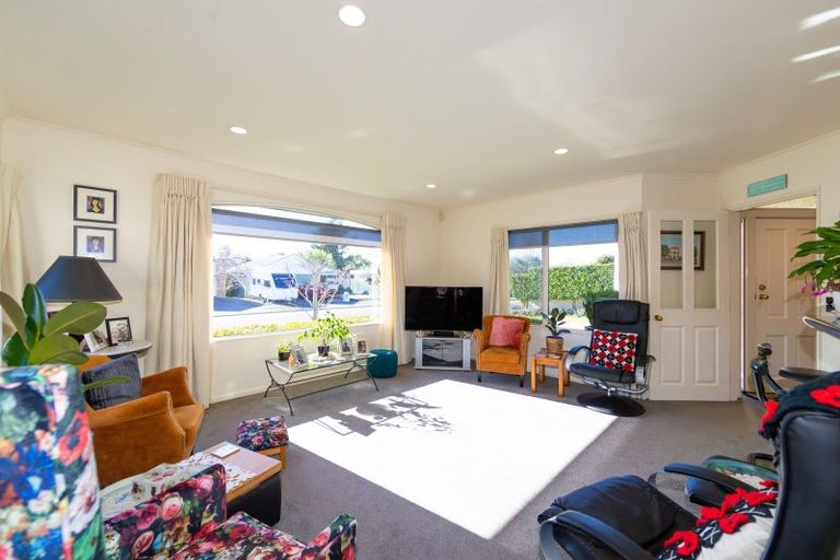 Photo of property in 33 Kensington Drive, Taradale, Napier, 4112