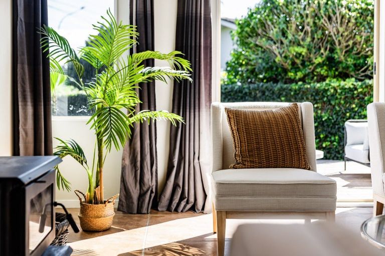 Photo of property in 6 Forest Hill Road, Henderson, Auckland, 0612