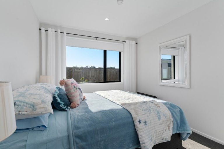 Photo of property in 6 Georgina Beyer Way, Carterton, 5713