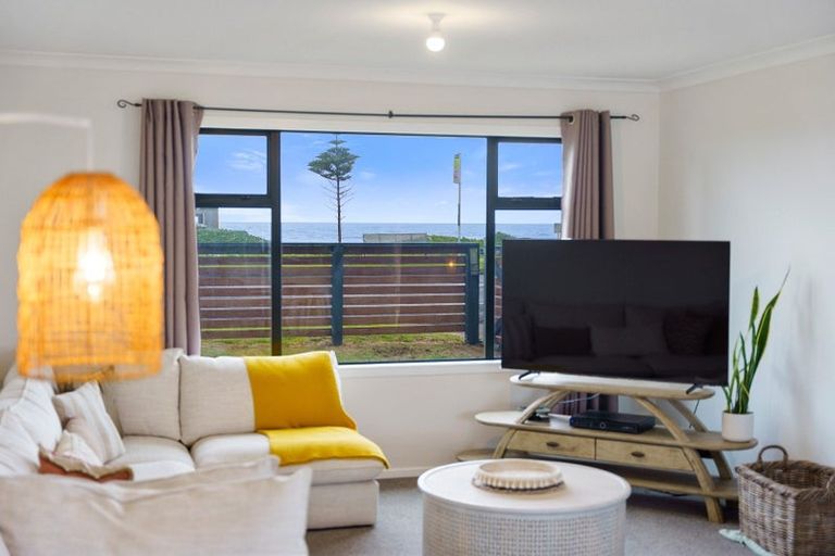 Photo of property in 76 Marine Parade, Otaki Beach, Otaki, 5512
