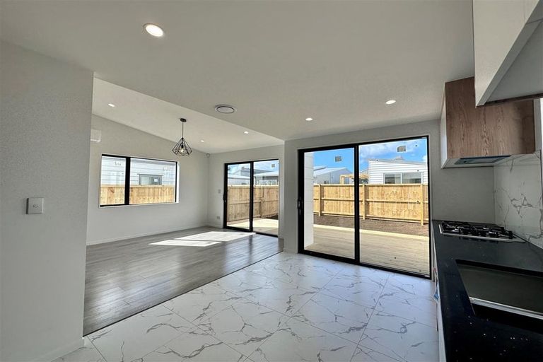 Photo of property in 28 John Gray Street, Papakura, 2110