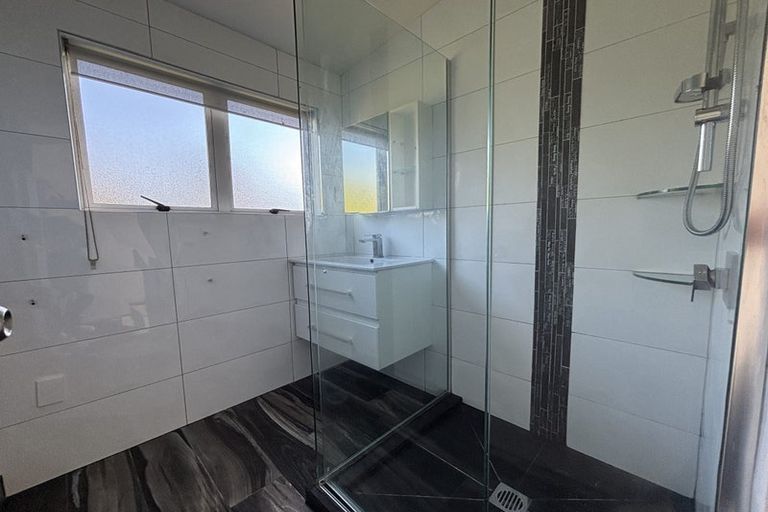 Photo of property in 42 Lavelle Road, Henderson, Auckland, 0612