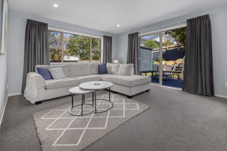 Photo of property in 8 Kaweka Close, Aotea, Porirua, 5024