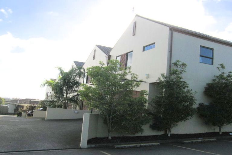 Photo of property in 3/124 Pakuranga Road, Pakuranga, Auckland, 2010