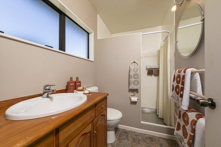 Photo of property in 11 Windfall Grove, Greenhithe, Auckland, 0632