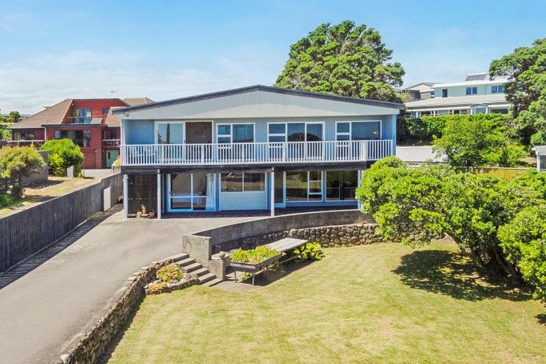 Photo of property in 104 Marine Parade, Paraparaumu Beach, Paraparaumu, 5032