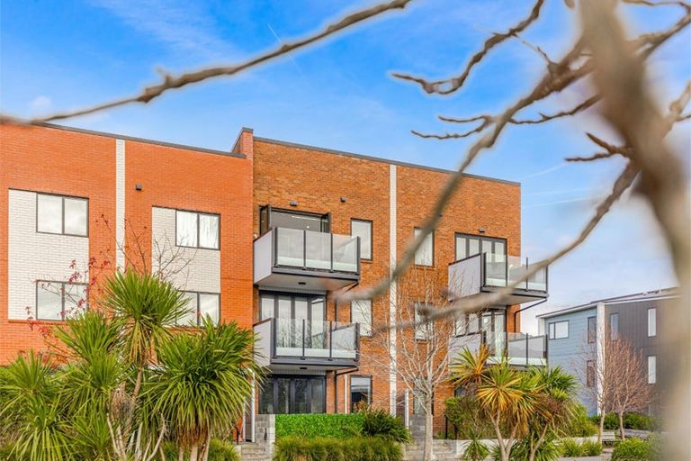 Photo of property in 5/17 Uku Lane, Hobsonville, Auckland, 0616