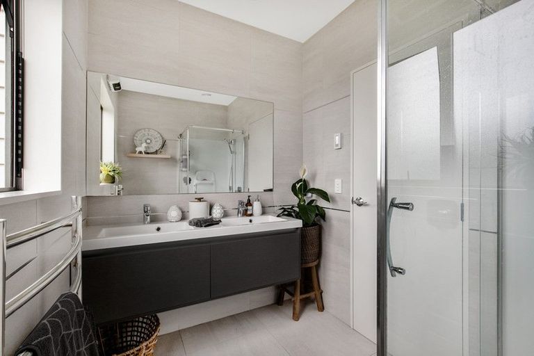 Photo of property in 17 Gelderland Way, Karaka, Papakura, 2113