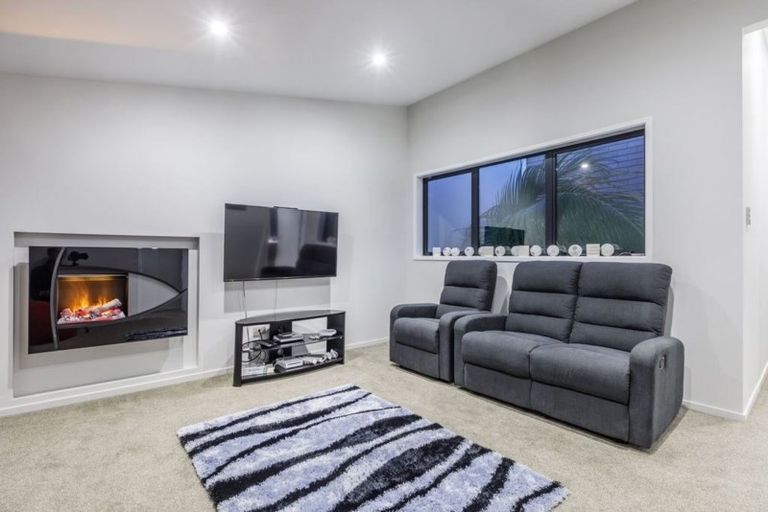 Photo of property in 28 Liquidambar Drive, Hobsonville, Auckland, 0616