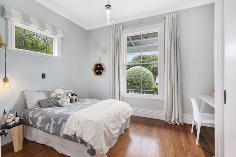 Photo of property in 12 Eden Street, Island Bay, Wellington, 6023