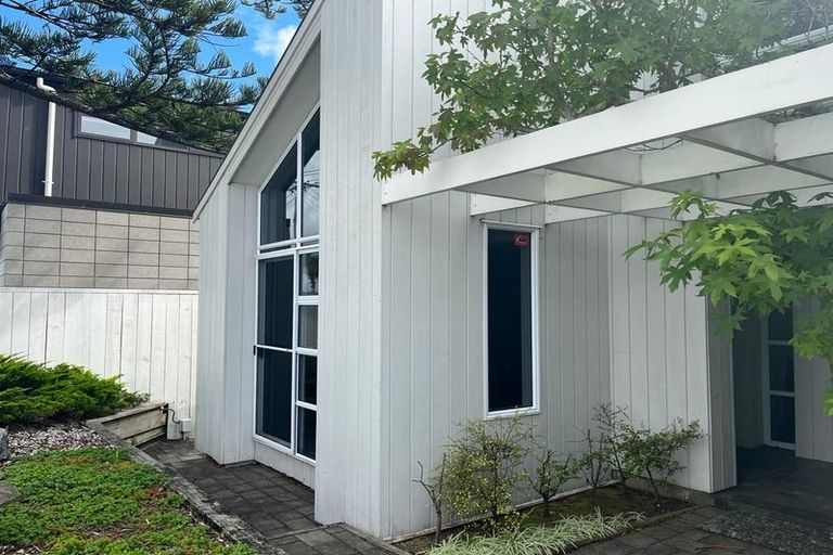 Photo of property in 2/58 Clovelly Road, Bucklands Beach, Auckland, 2012