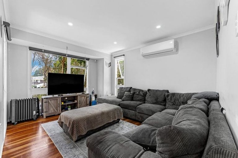 Photo of property in 5 Dulcie Place, Red Hill, Papakura, 2110