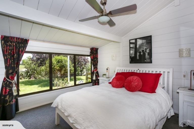 Photo of property in 42 Karioitahi Road, Waiuku, 2683