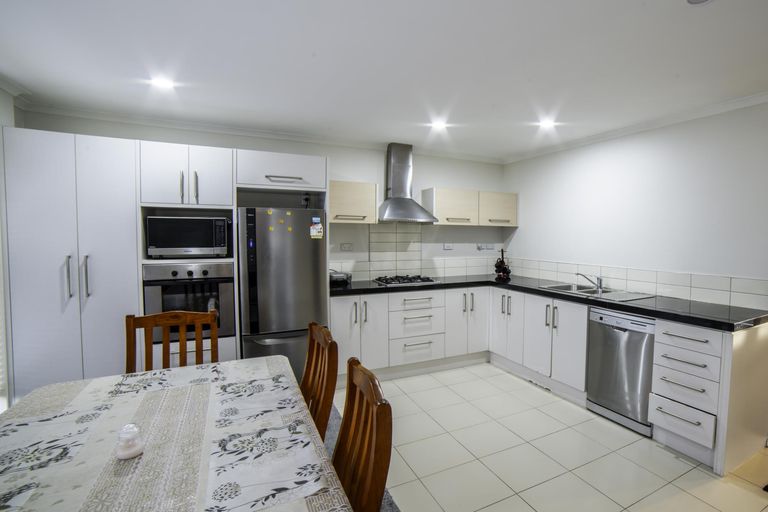 Photo of property in 16 Reins Road, Takanini, 2112