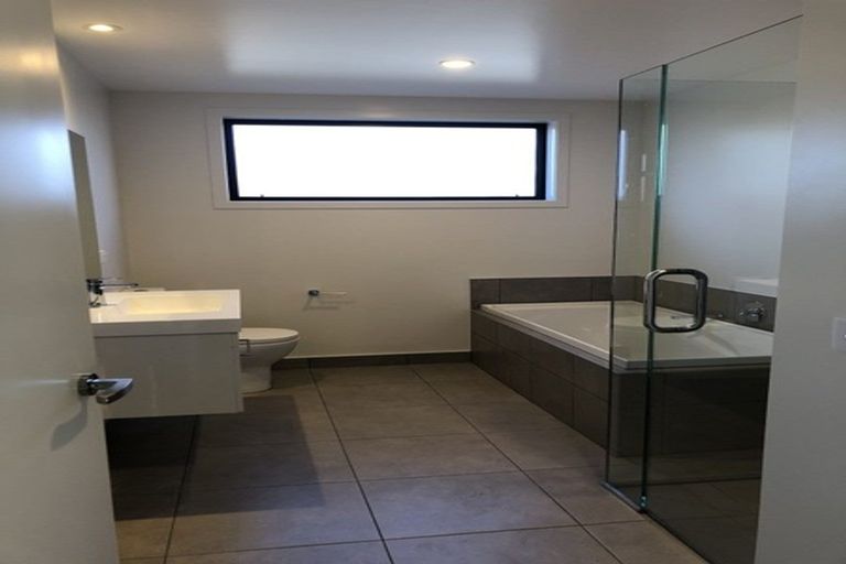 Photo of property in 4 Matakanui Lane, Wanaka, 9305