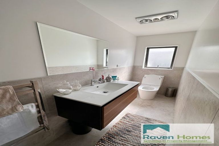 Photo of property in 40a Nui Mana Place, Te Atatu South, Auckland, 0610