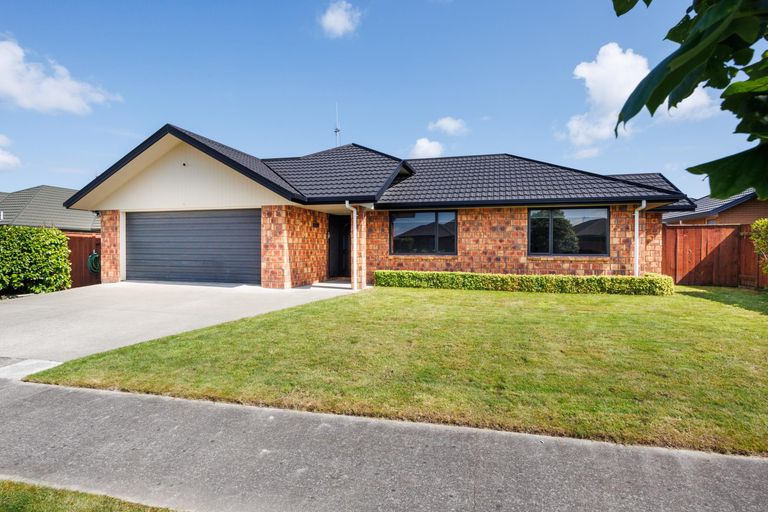 Photo of property in 43 Geneva Terrace, Kelvin Grove, Palmerston North, 4414