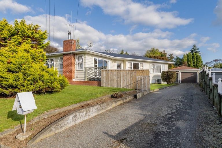 Photo of property in 14 Highbury Drive, Levin, 5510