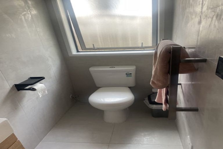 Photo of property in 16a Imperial Place, Henderson, Auckland, 0612