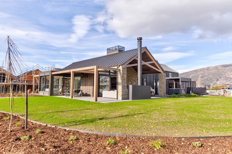 Photo of property in 16 Mccaw Mews, Wanaka, 9305