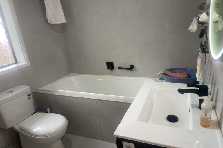 Photo of property in 16a Imperial Place, Henderson, Auckland, 0612