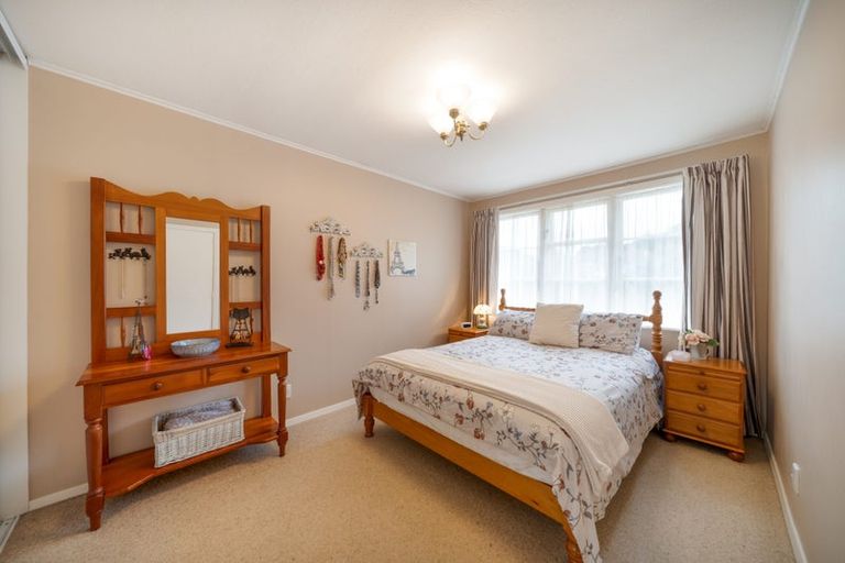 Photo of property in 64 Taylor Terrace, Tawa, Wellington, 5028