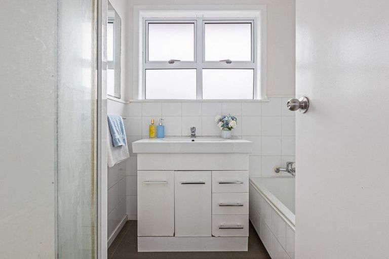 Photo of property in 29 Lavinia Crescent, Mangere East, Auckland, 2024