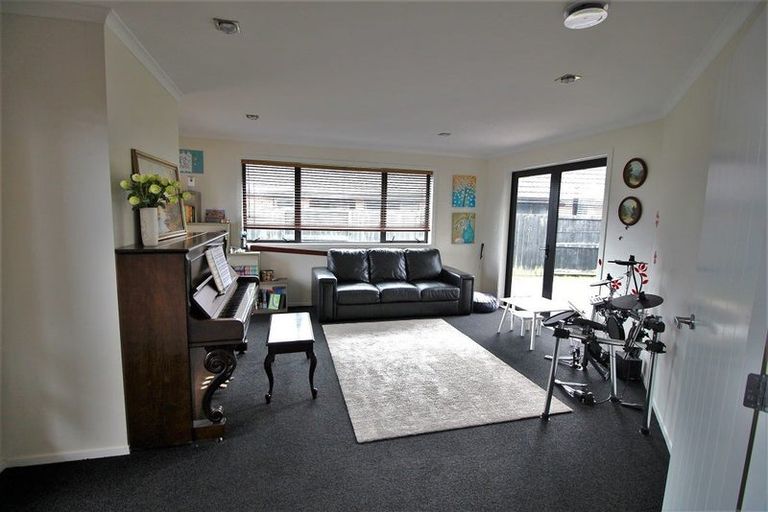 Photo of property in 99 Saint James Drive, Huntington, Hamilton, 3210