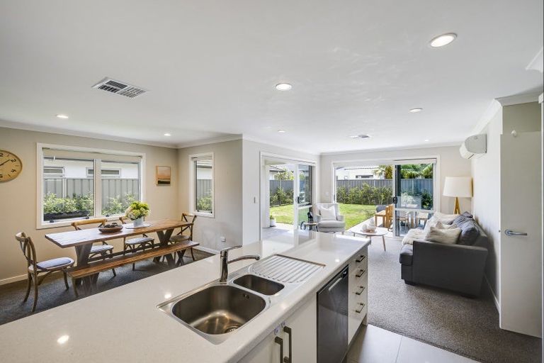 Photo of property in 17 Aoraki Road, Poraiti, Napier, 4112