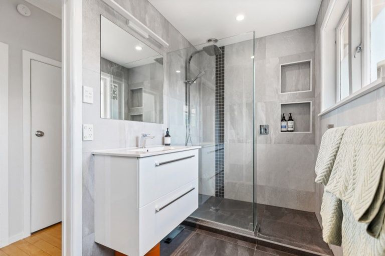 Photo of property in 2/71 Saddleback Rise, Murrays Bay, Auckland, 0630