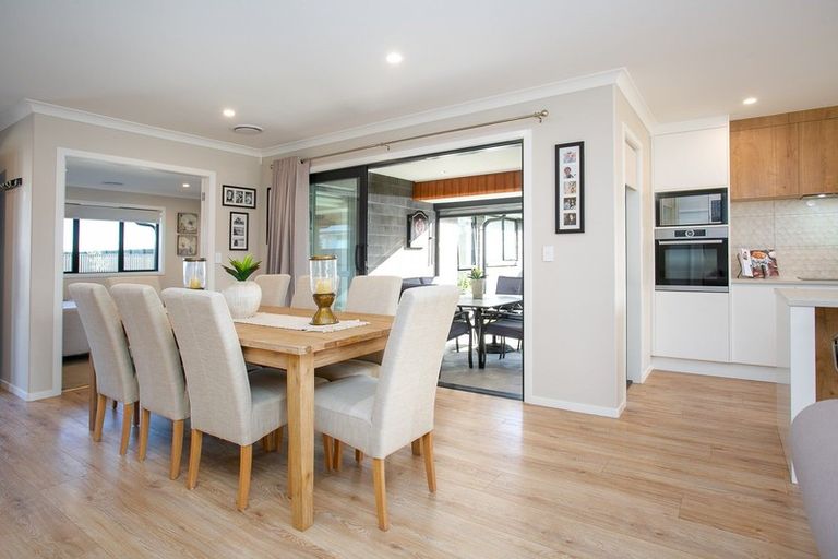 Photo of property in 18d Rose Leigh Drive, Cambridge, 3434