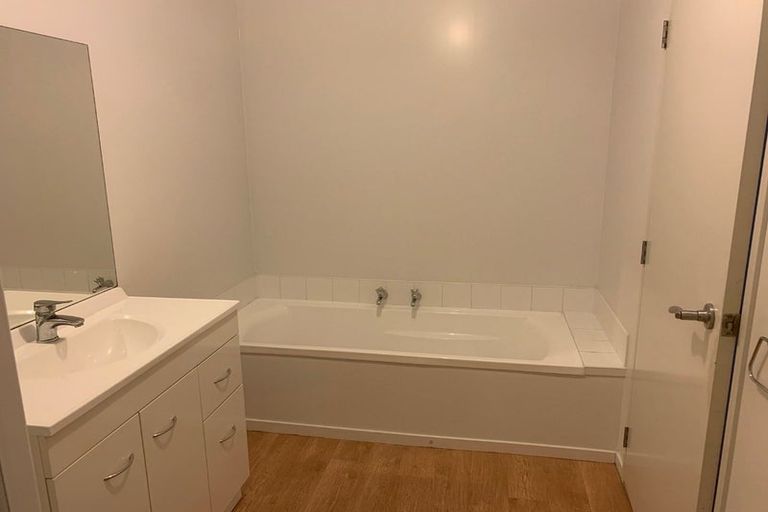 Photo of property in 4 Poaka Avenue, Takanini, 2112