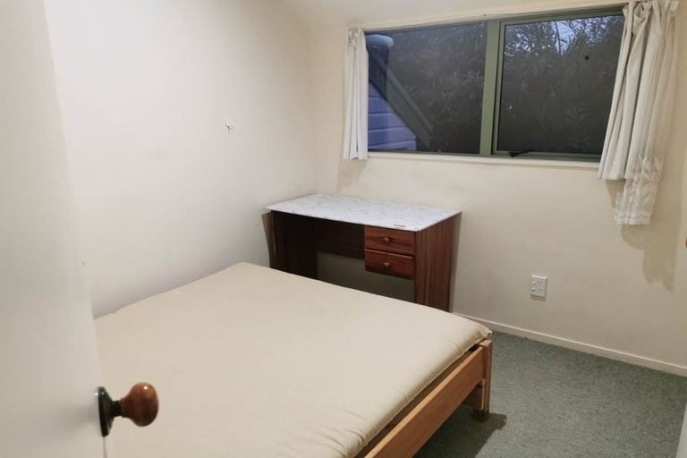 Photo of property in 1/66 Pupuke Road, Hillcrest, Auckland, 0627