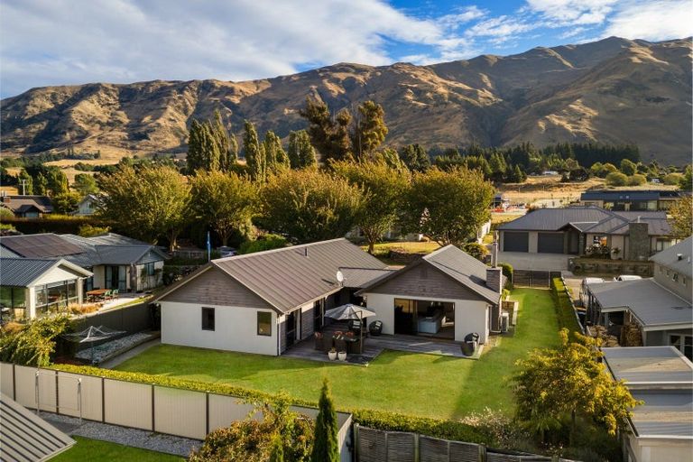 Photo of property in 11 Mcfarlane Terrace, Wanaka, 9305