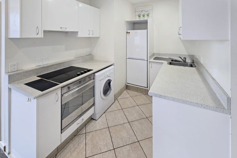 Photo of property in Terrace Tower Apartments, 10a/126 The Terrace, Wellington Central, Wellington, 6011