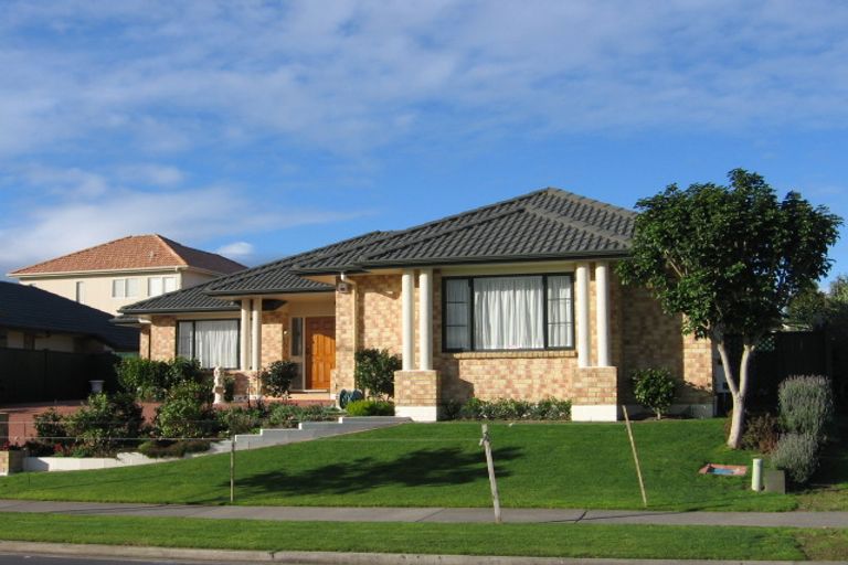 Photo of property in 6 Middlefield Drive, East Tamaki Heights, Auckland, 2016