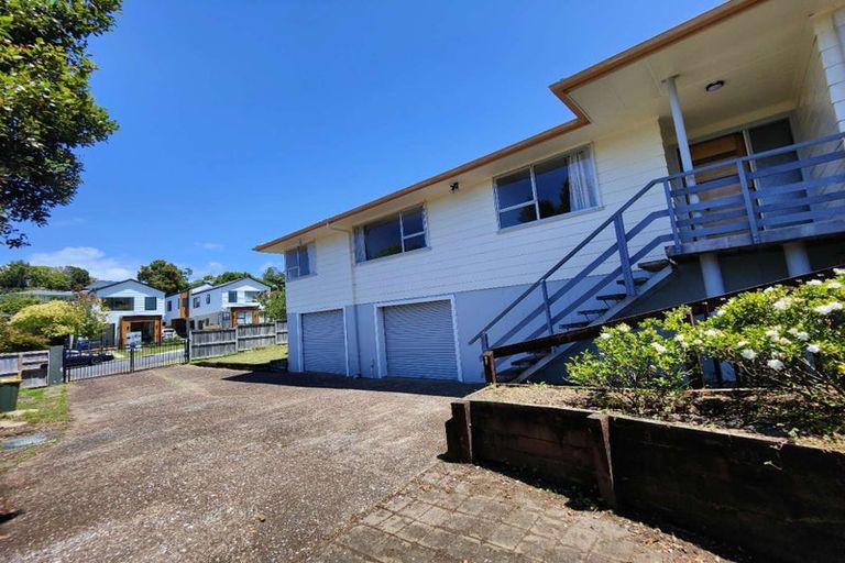 Photo of property in 21 Sequoia Place, Sunnynook, Auckland, 0620