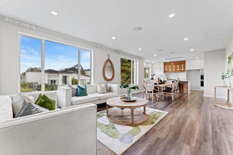 Photo of property in 25 Para Close, Fairview Heights, Auckland, 0632