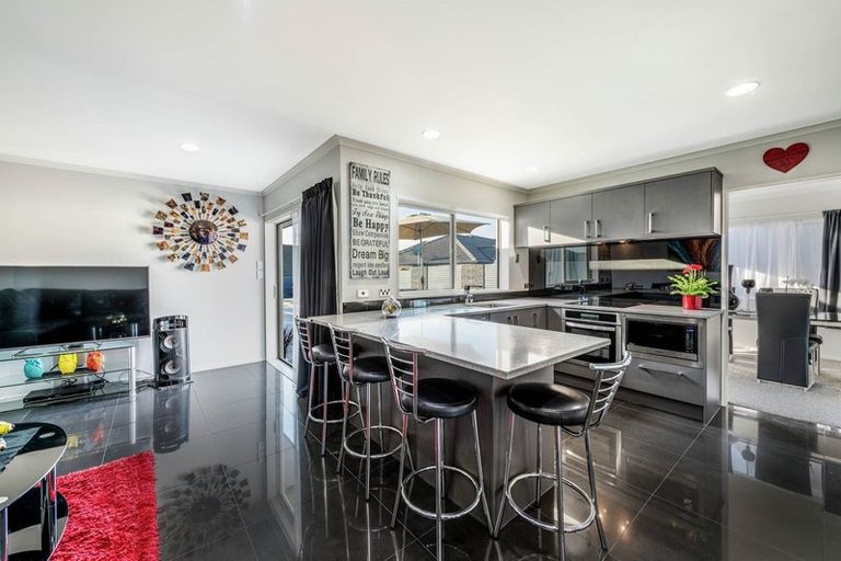 Photo of property in 6 John Brooke Crescent, East Tamaki Heights, Auckland, 2016