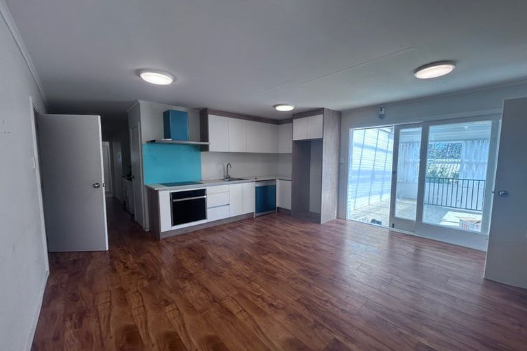 Photo of property in 45 Kingdale Road, Henderson, Auckland, 0610