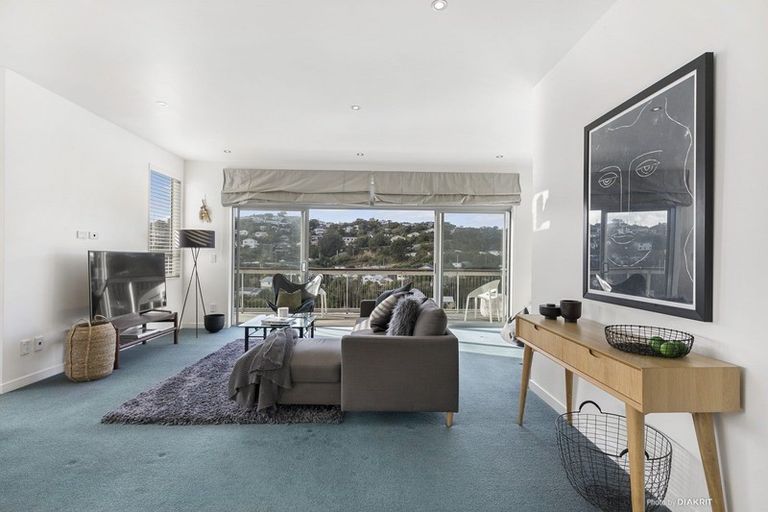 Photo of property in 71 Tiketike Way, Brooklyn, Wellington, 6021