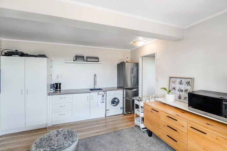 Photo of property in 12 Makiri Street, Helensville, 0800