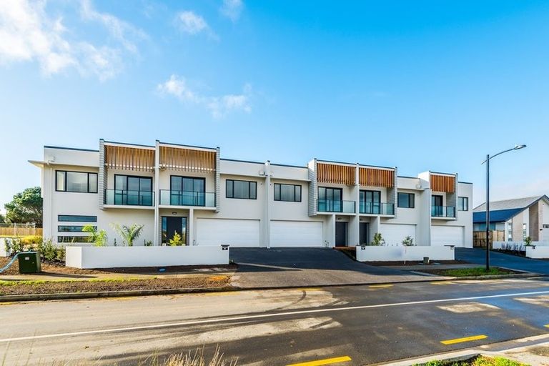 Photo of property in 63 Hayfield Way, Karaka, Papakura, 2113