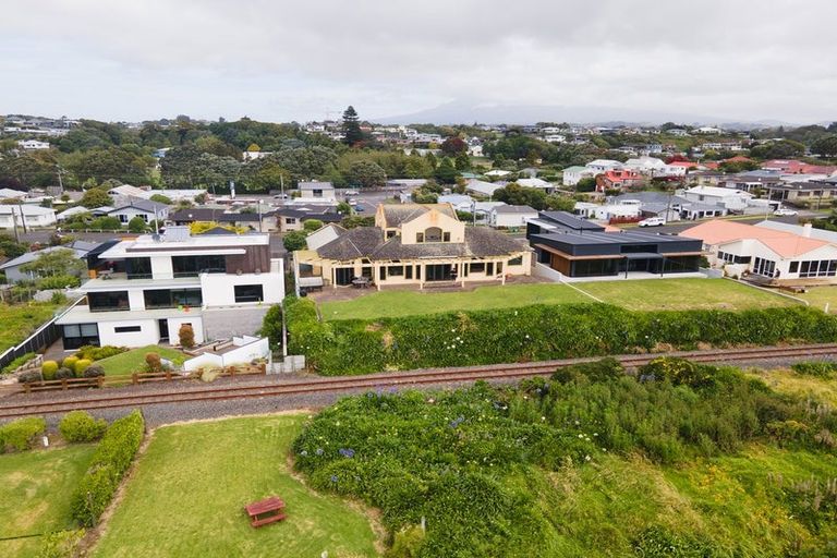 Photo of property in 38 Birdwood Avenue, Moturoa, New Plymouth, 4310