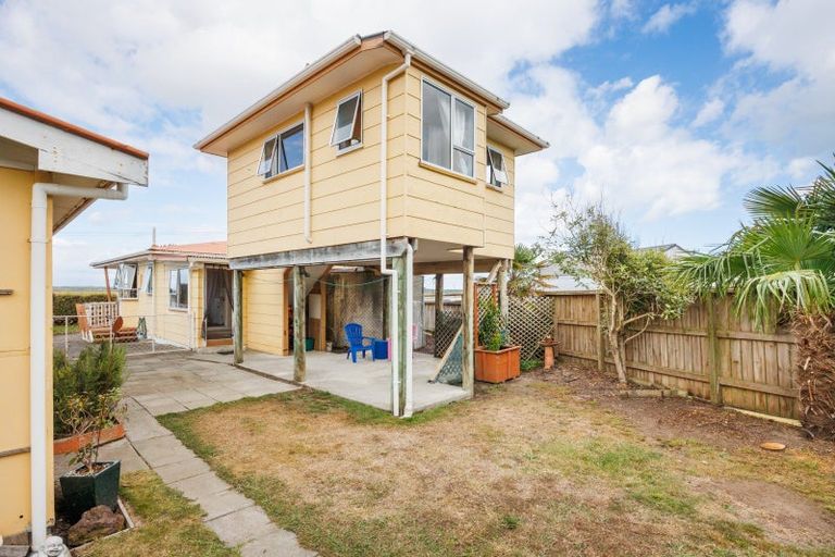 Photo of property in 1 Seabury Avenue, Foxton Beach, Foxton, 4815