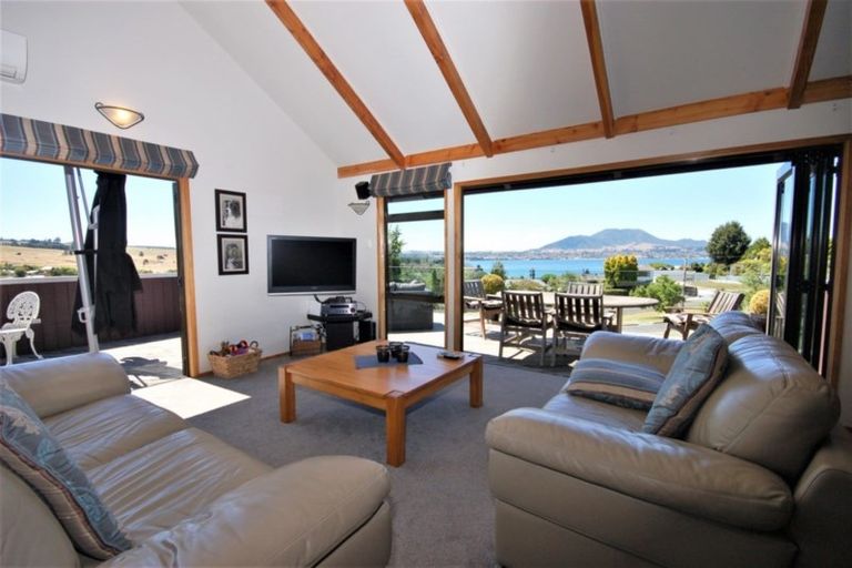 Photo of property in 11 Krissell Place, Acacia Bay, Taupo, 3330