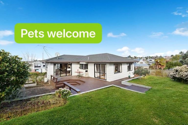 Photo of property in 1 Tableau Place, Totara Vale, Auckland, 0629