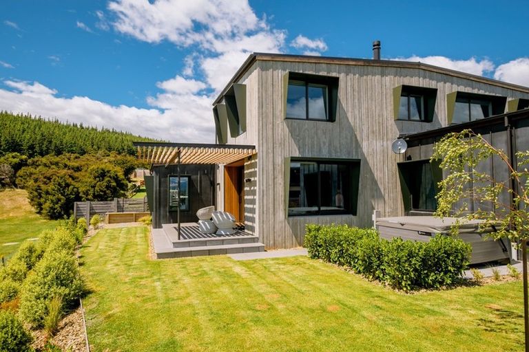 Photo of property in 5 Diamond Lane, Wanaka, 9305