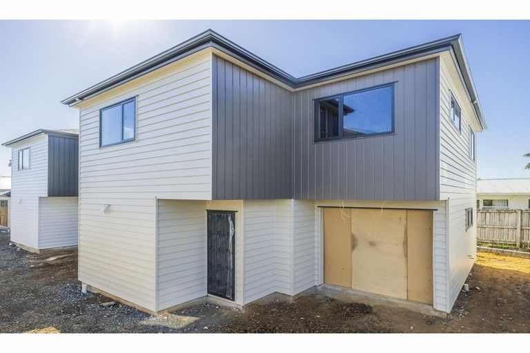 Photo of property in 25 Tawa Road, Te Atatu Peninsula, Auckland, 0610
