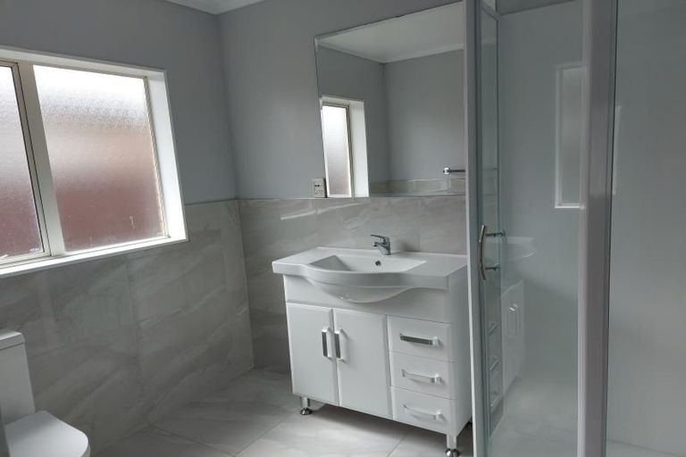 Photo of property in 100 Manuroa Road, Takanini, 2112